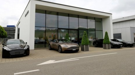 Aston Martin изтегля над 1600 автомобила заради софтуерен проблем