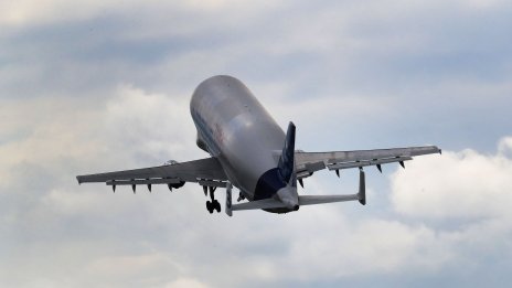 Авиацията влиза в турбуленция заради митата на Тръмп