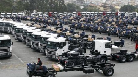 Пазарът на камиони в ЕС се свива с 25% през декември