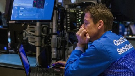 Wall Street отвори в червено заради растящите страхове за икономическия растеж*