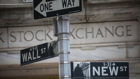 Wall Street отбеляза скромно начало на юни