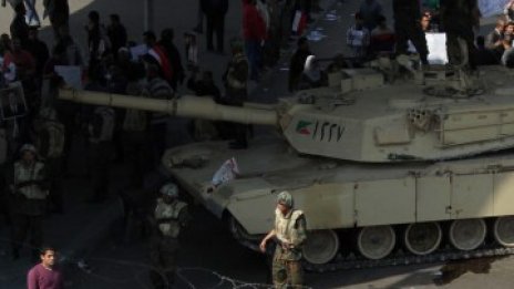 Ожесточени сблъсъци в Египет, САЩ осъдиха действията на Мубарак