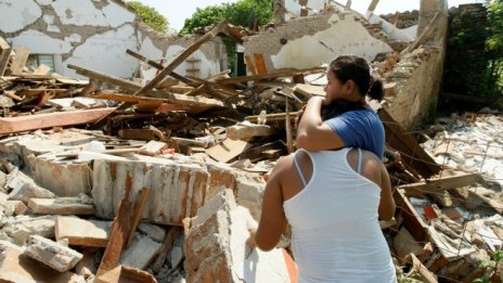 Жертвите от труса в Мексико достигнаха 90