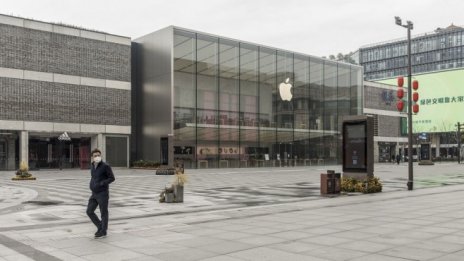 Apple отваря отново част от магазините си в Китай