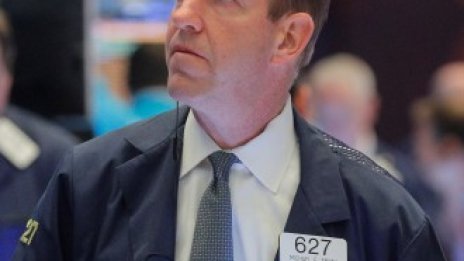 Увеличеният брой на заразените с коронавирус попари оптимизма на Wall Street*