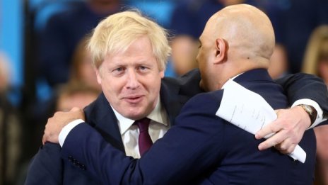 Британските политически трусове отварят вратите пред стимули в стил Тръмп