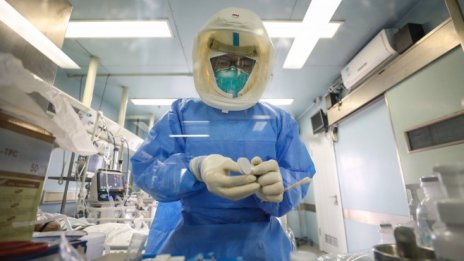 Броят на заразените с коронавирус скочи до 65 000
