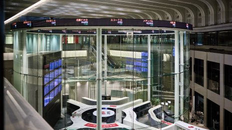 Бенчмаркът Nikkei 225 заличи предходните си ръстове след решението на ЯЦБ за лихвите