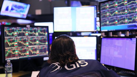 Wall Street започва сесията с понижения след възобновени страхове около Фед*