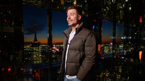 Най-голямата YouTube звезда MrBeast печели повече от шоколад, отколкото от видеа