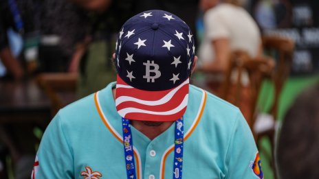 Биткойнът и златото са големите печеливши от заплахите на Тръмп към Фед