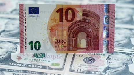 Корекцията при еврото е прибиране на печалби, а не съмнения в успеха на Макрон