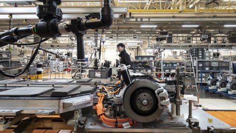 Китай призова местните автопроизводители да не изнасят електромобилни технологии