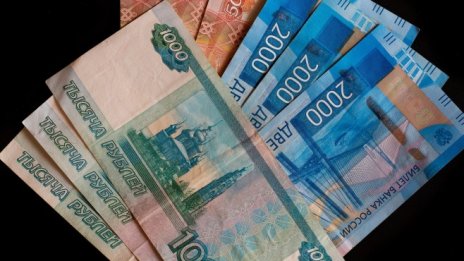 Рублата се срина до 15-месечно дъно