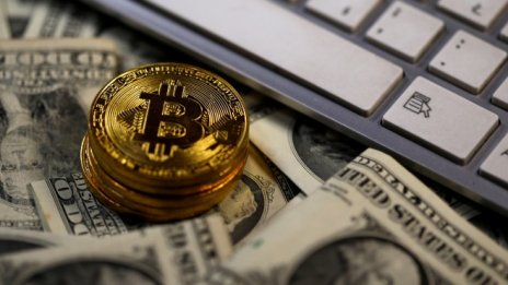 Капитализацията на биткойна &ndash; над общата на Tesla, GM и Ford