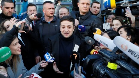 Предизборната тактика на Зеленски променя традициите в Украйна