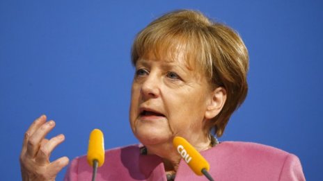 Меркел в опит да спре разпадането на управляващата коалиция