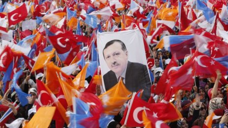 Експлозивните предизборни маневри на Ердоган