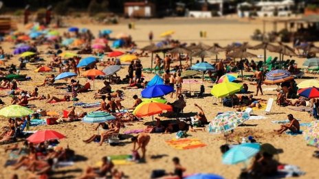 32 преместваеми обекта и на трите плажа в Слънчев бряг са с нарушения