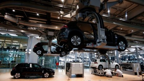 Volkswagen преразглежда плановете си заради новите правила за въглеродни емисии