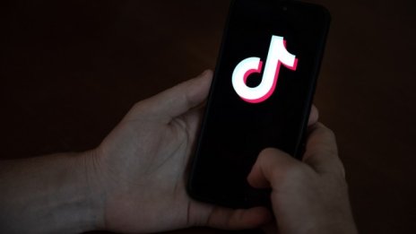TikTok коригира алгоритъма си, за да избегне негативното подсилване