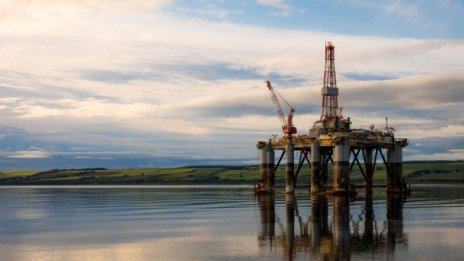 Петролът поевтинява за пръв път от три дни насам*