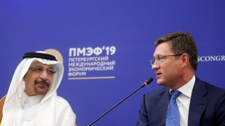 Русия и Саудитска Арабия: Петролът може да поевтинее до под 40 долара за барел 