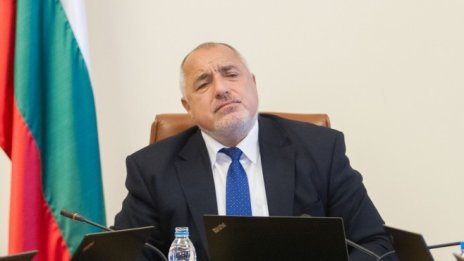 Премиерът: Хората да не се паникьосват, за да не "счупим икономиката си"