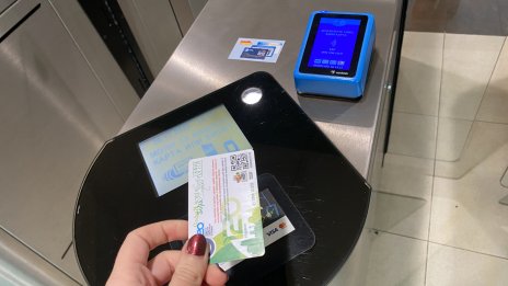 Правителството обмисля компенсации за картите за градския транспорт за учащи и пенсионери