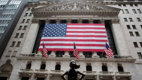 Wall Street прави опит да се отърси от спадовете*