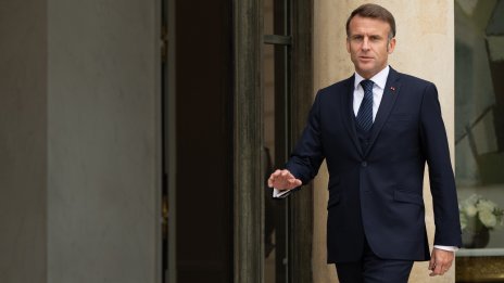 Макрон призова френските депутати да загърбят личните си амбиции