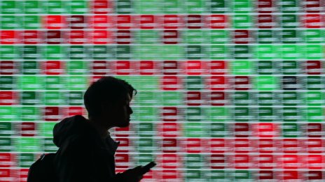 Фючърсите върху акциите в Азия поевтиняха, след като Китай отвърна на САЩ с мита