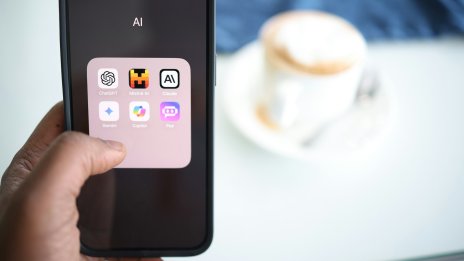 Проучване: AI асистентите в браузърите споделят чувствителни лични данни