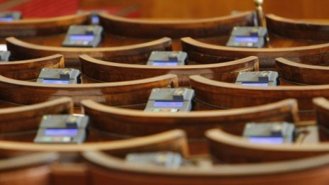 Забраната за прехвърляне на задлъжнели фирми мина в НС на първо четене