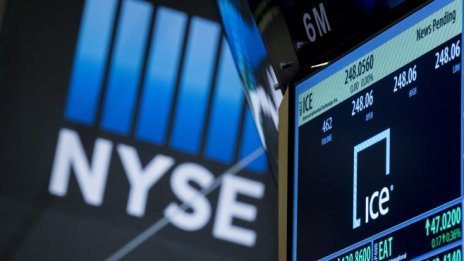 Индексите на Wall Street се понижават в очакване на протокола на Фед*