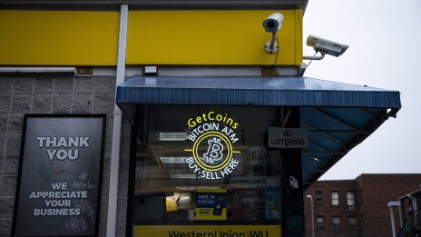 Цената на биткойна продължава предпазливо да се движи нагоре