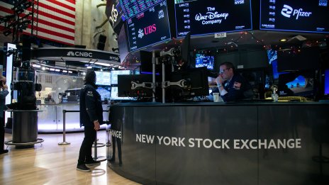 S&P 500 отново се покачва до исторически връх*