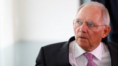 Волфганг Шойбле: Еврото ще оцелее след френските избори