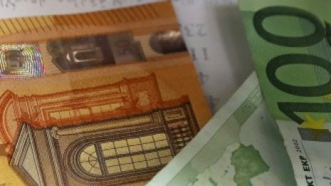 Популярността на еврото настига долара на световните валутни пазари