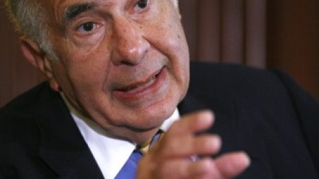 ISS подкрепи Apple в битката с Айкан