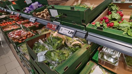 Служебният кабинет предлага таван на надценката на храните от 25%