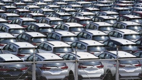 Регистрациите на нови коли в България се сриват с една пета през септември