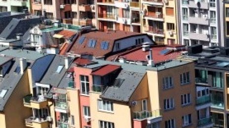 Наематели и наемодатели в трудно търсене на пресечната точка