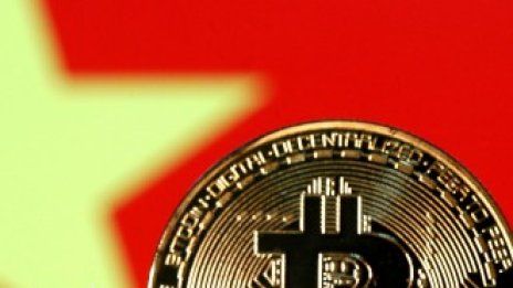 Цената на биткойна спада с 22% през ноември 