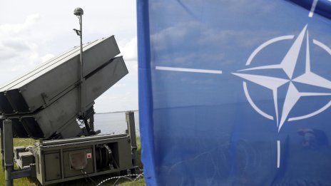 Решимостта на НАТО е под натиск от хибридната война на Русия