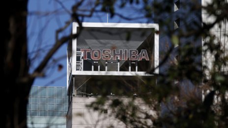 Краят на борсовата търговия за Toshiba и рисковите маневри на Вашингтон - най-четени през седмицата