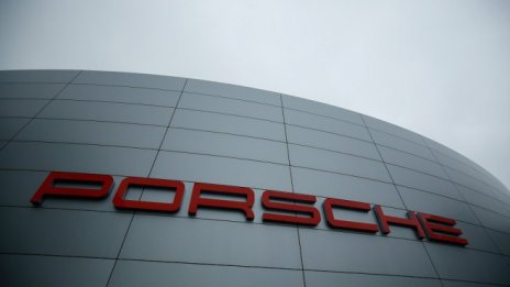 Porsche удвоява бюджета си за електрически модели