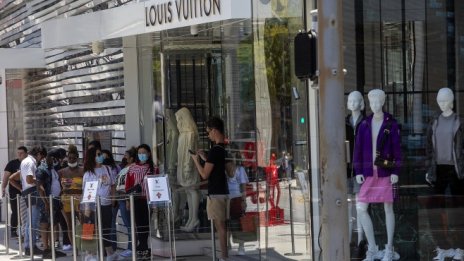 Потребителските разходи в САЩ стагнират през май след по-силен ръст през април