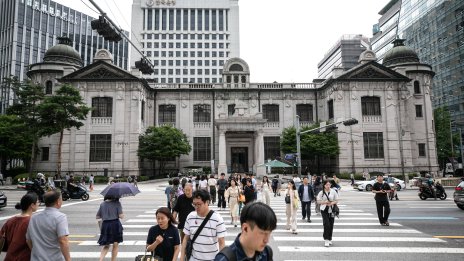 Решението на Южнокорейската централна банка изпрати азиатските пазари в различни посоки