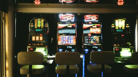 Вписването в регистъра на хазартно уязвимите лица вече ще е за минимум година